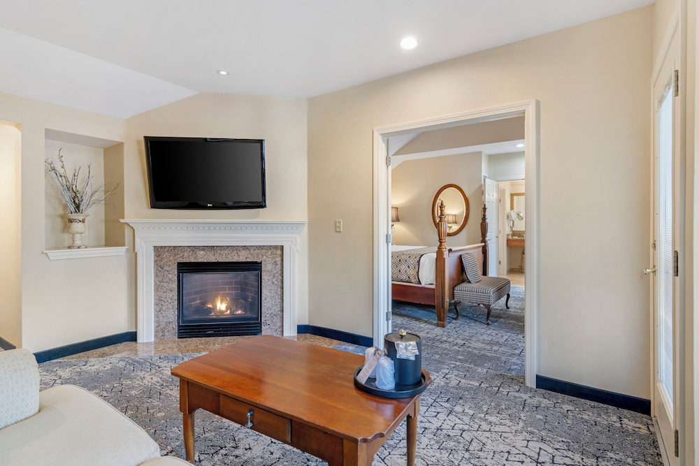 Luxury Suite, 1 King Bed (South Resort)