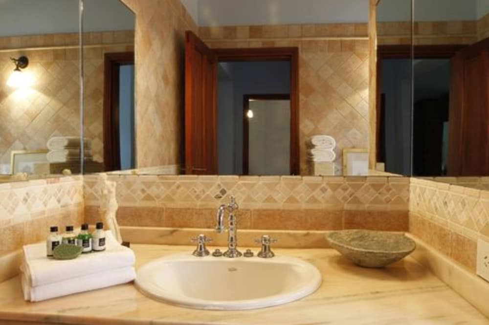 Double Room, Private Bathroom, Garden View (Golondrina) photo 3