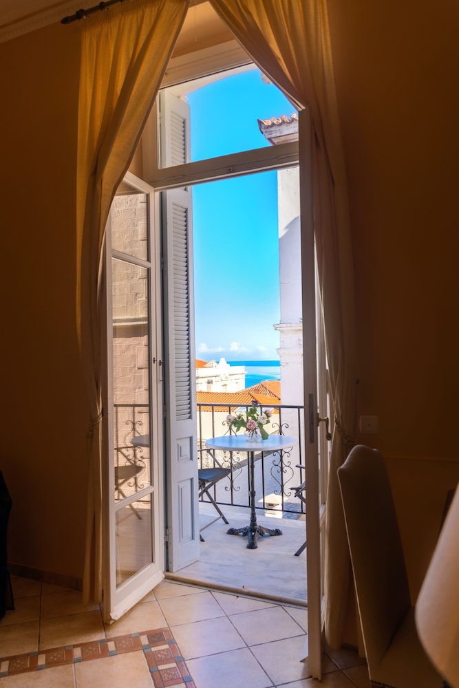 Classic Double Room, Balcony, Partial Sea View photo 1