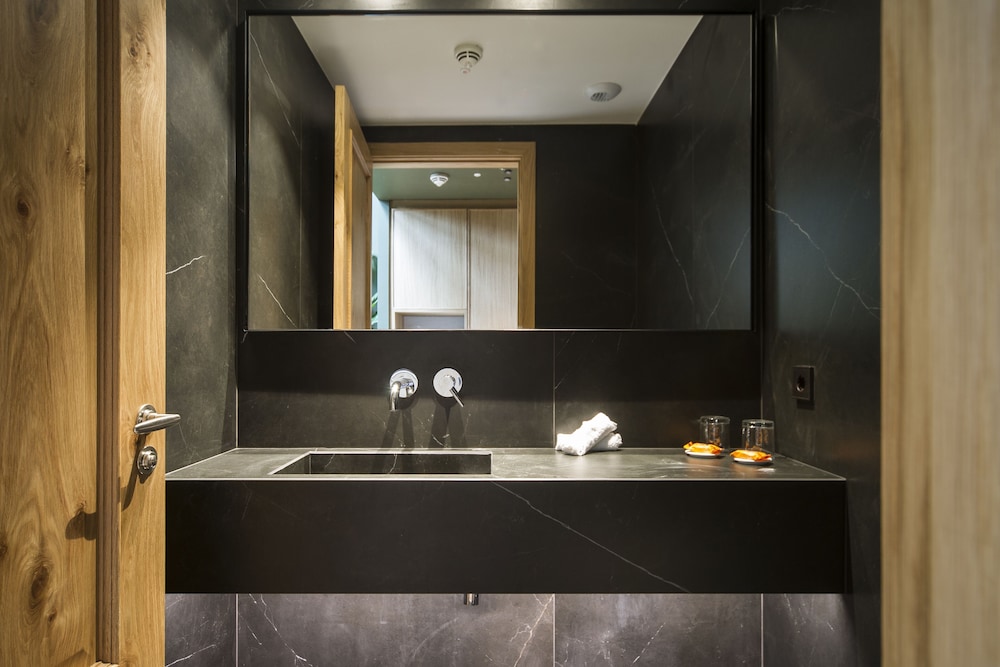 Deluxe Duplex - Photo 9
