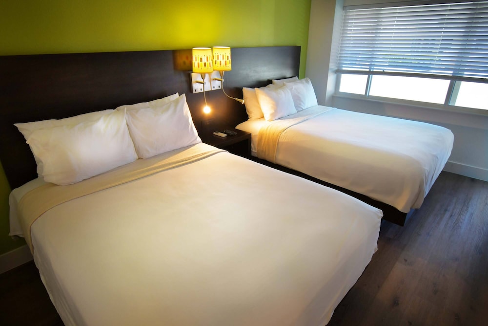 Standard Double Room, 2 Queen Beds