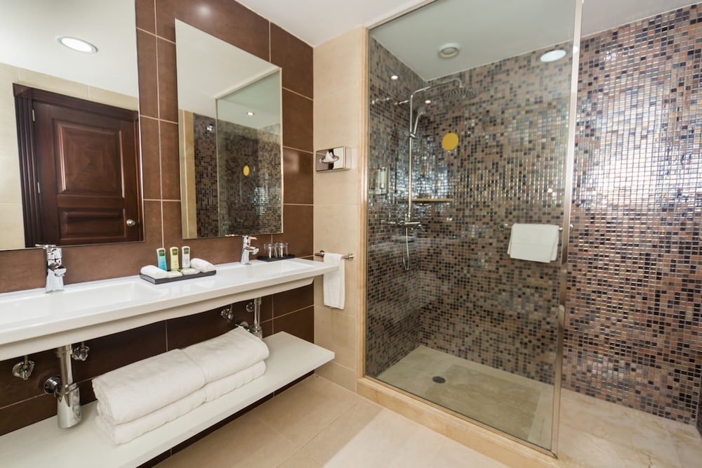 Junior Suite, Connecting Rooms (swim Up | 18+ | L)