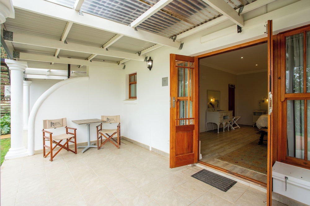 Open plan suite king photo 1