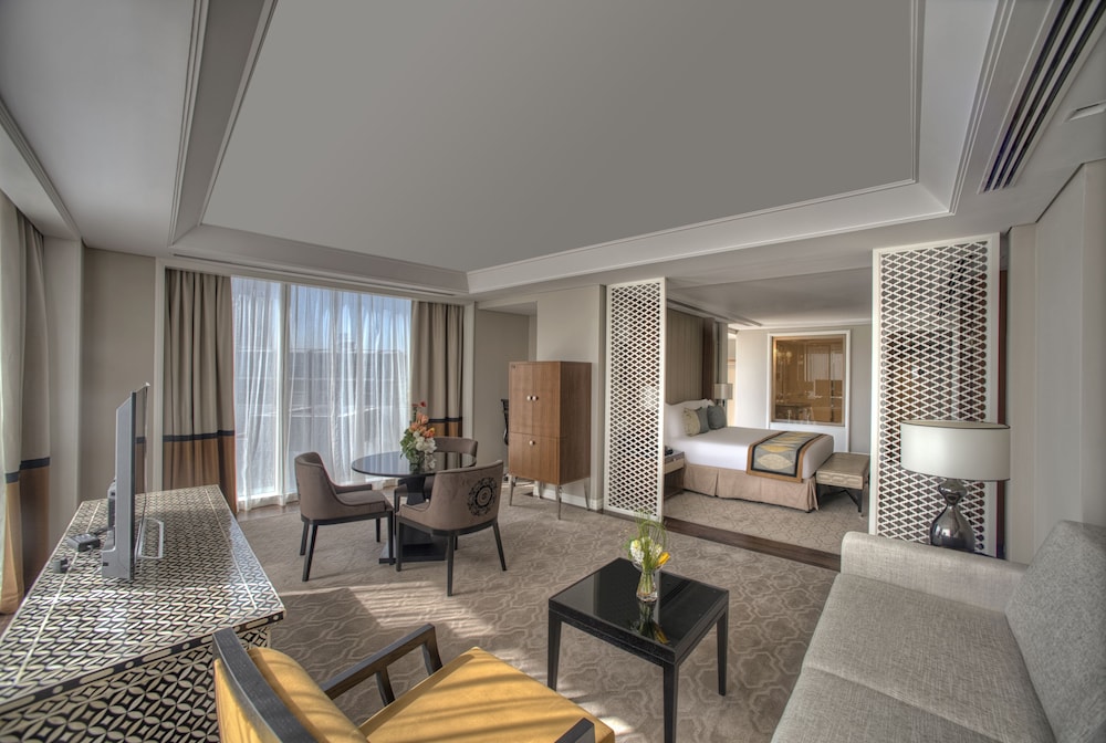 Junior Suite, 1 King Bed, City View photo 3