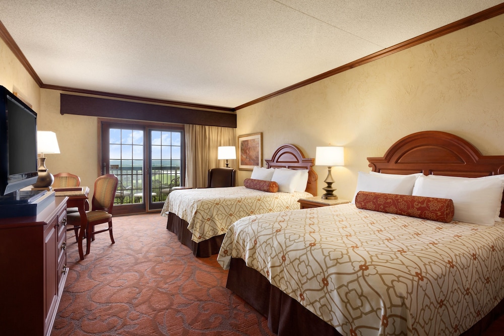 Standard Room, 2 Queen Beds - Photo 1
