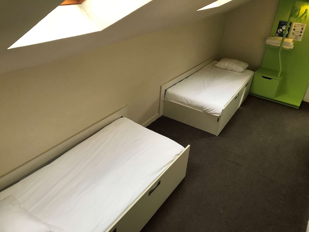 Standard Room, Multiple Beds - Photo 2