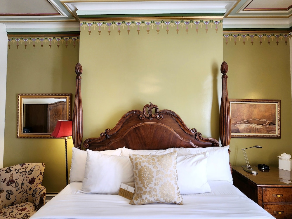Historic Junior Suite (Edith Piaf & Amyot) photo 3