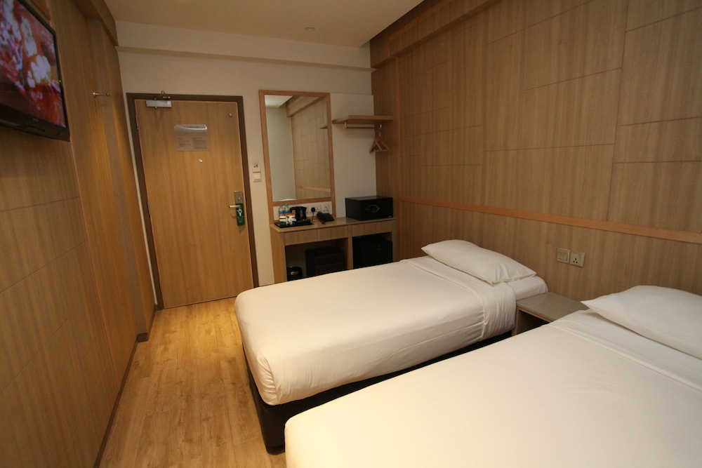 Superior Twin Room, 2 Twin Beds photo 3