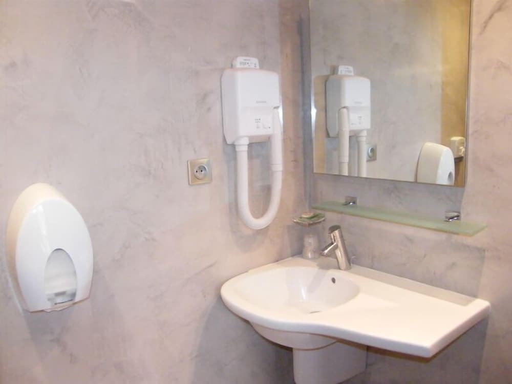 Triple Room - Photo 1