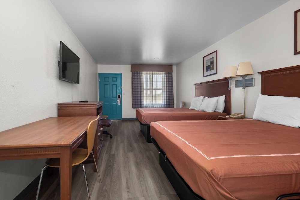 Suite, 2 Queen Beds, Non Smoking