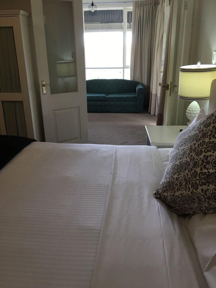 Peninsula Balcony Suite photo 1