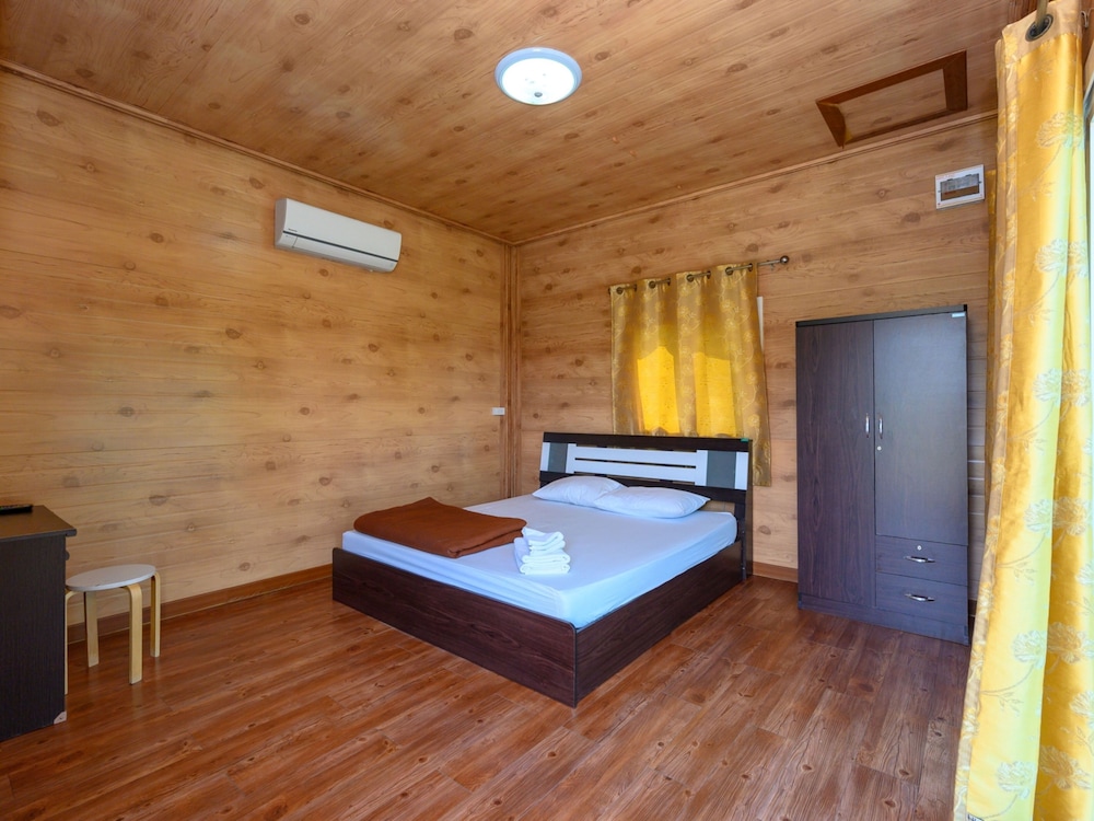 Cottage Room - Photo 14