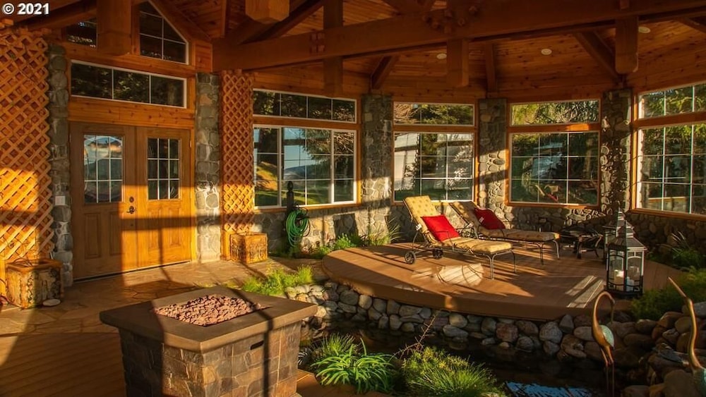 House, Multiple Beds (LX28: Gold Beach Oceanfront Estate) photo 1