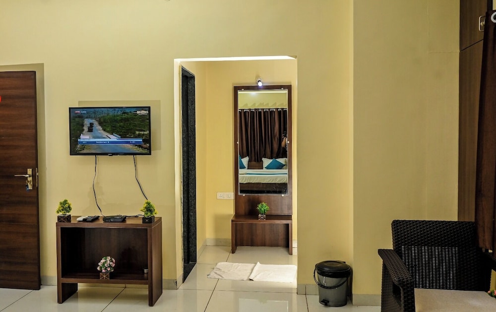 Deluxe AC Room - Photo 2