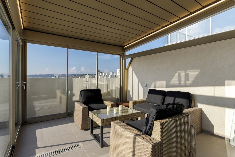 Penthouse, 2 Bedrooms, Kitchen, Beach View