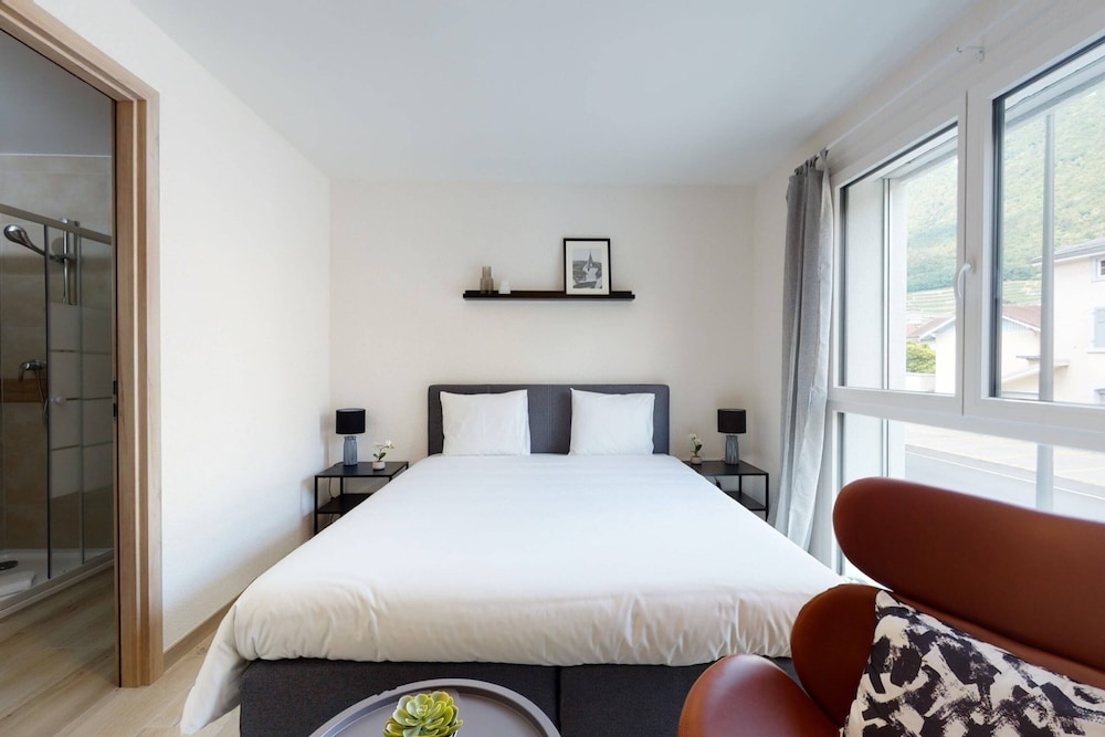 Basic Studio, 1 Queen Bed