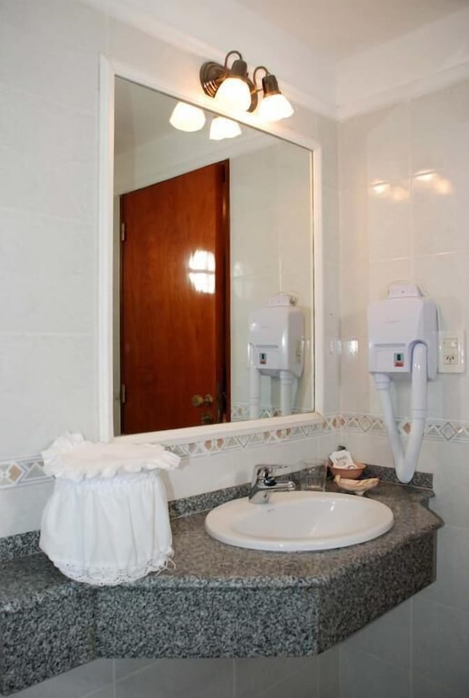 Standard Double Room, Multiple Beds photo 3