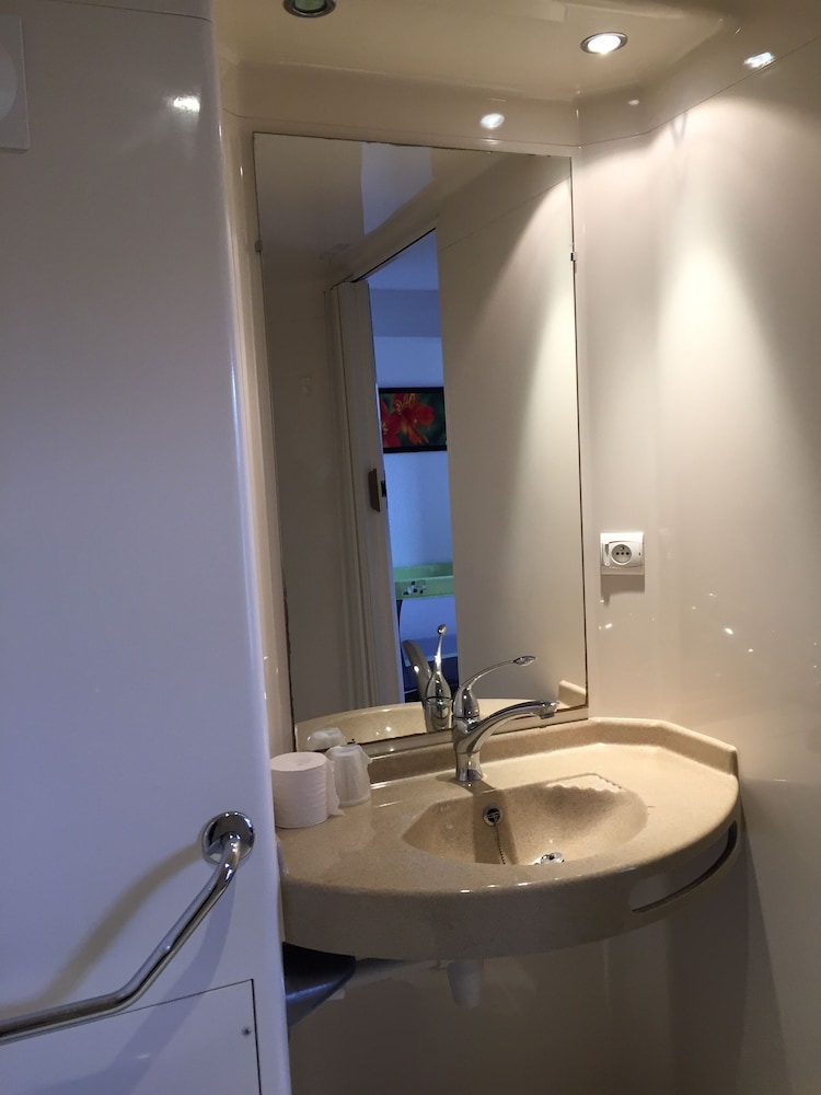 Standard Room, 2 Twin Beds - Photo 6