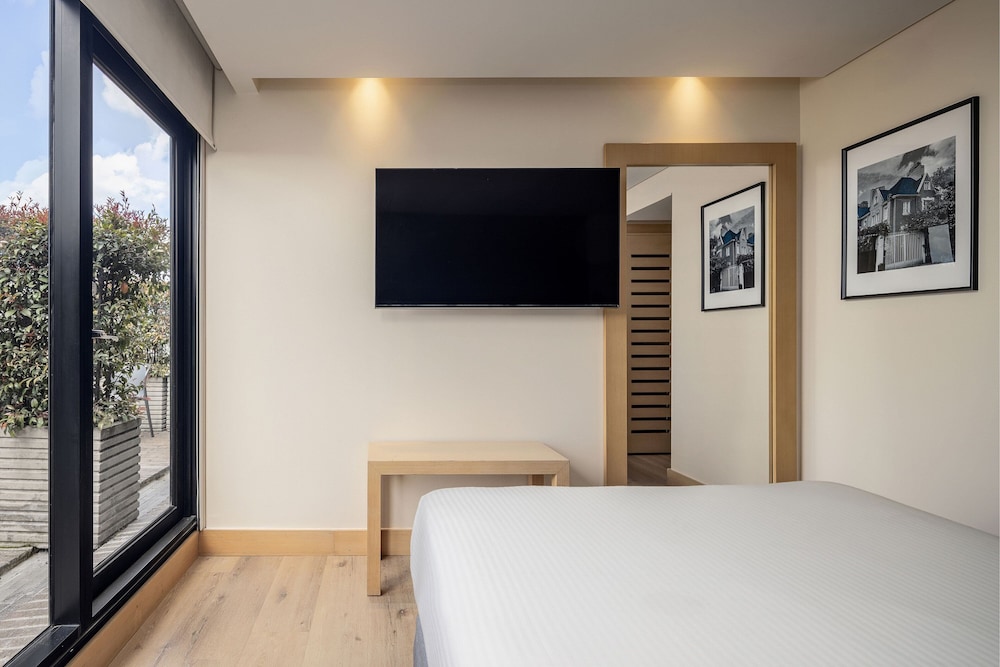 Basic Room, 1 Queen Bed, Non Smoking, Terrace - Photo 14