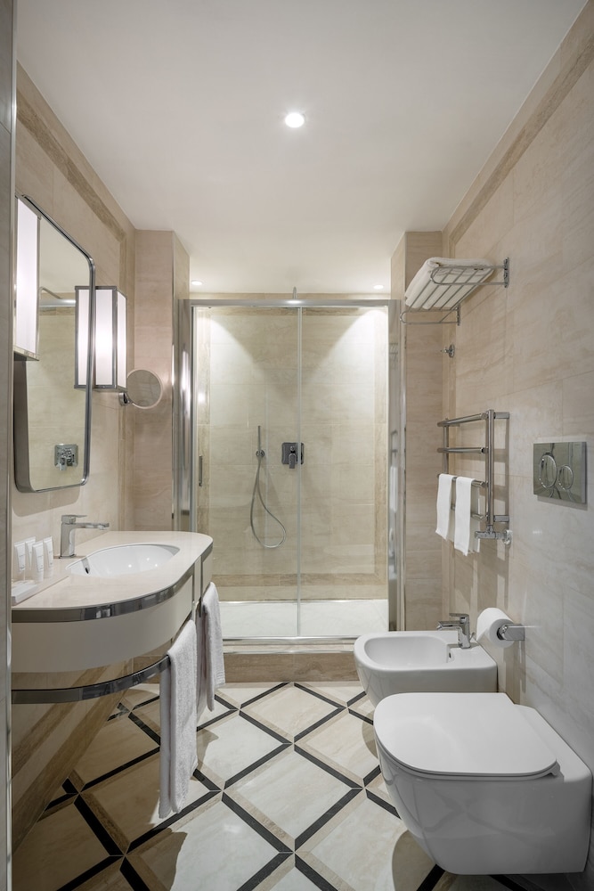 Superior Double Or Twin Room thumbnail 6