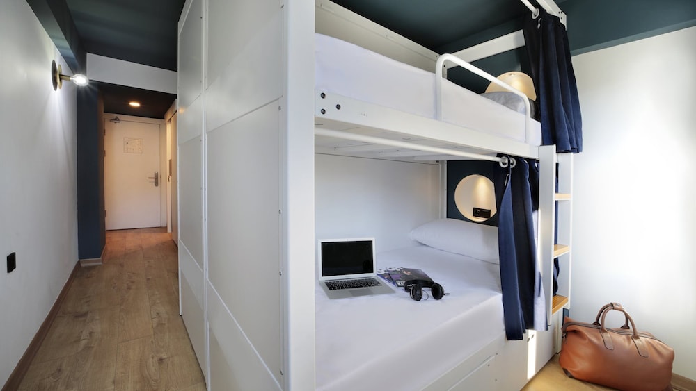 Bed in shared 4 female dorm with private bathroom photo 1