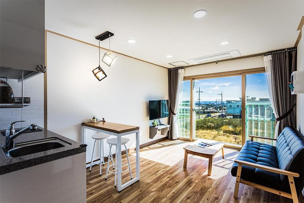 Basic Room, 2 Bedrooms (Suite)