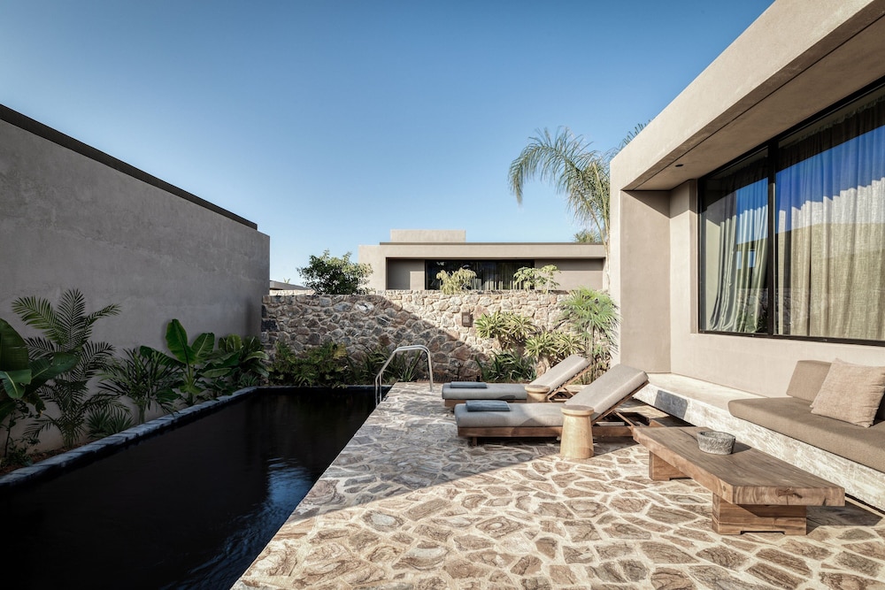 Suite, 1 King Bed, Terrace, Pool View (Tropical Open Plan Suite with shared pool) photo 3