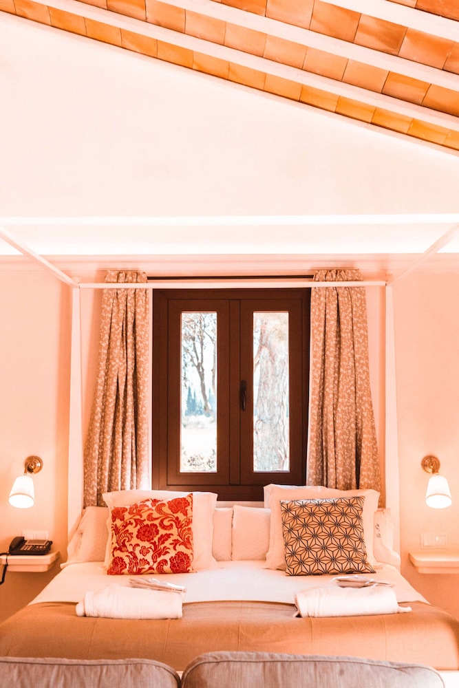 Junior Suite, Terrace, Mountain View (Premium - Single Use) photo 3