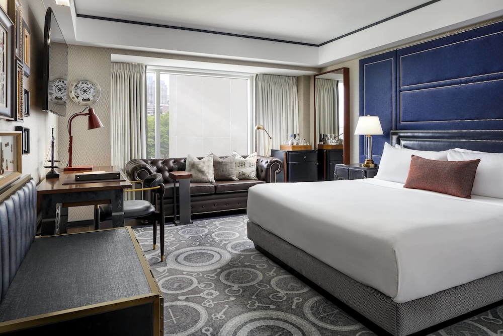 Grand Room, 1 King Bed, City View