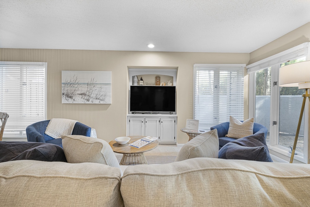 Condo, 1 King Bed With Sofa Bed, Patio (1669) photo 1