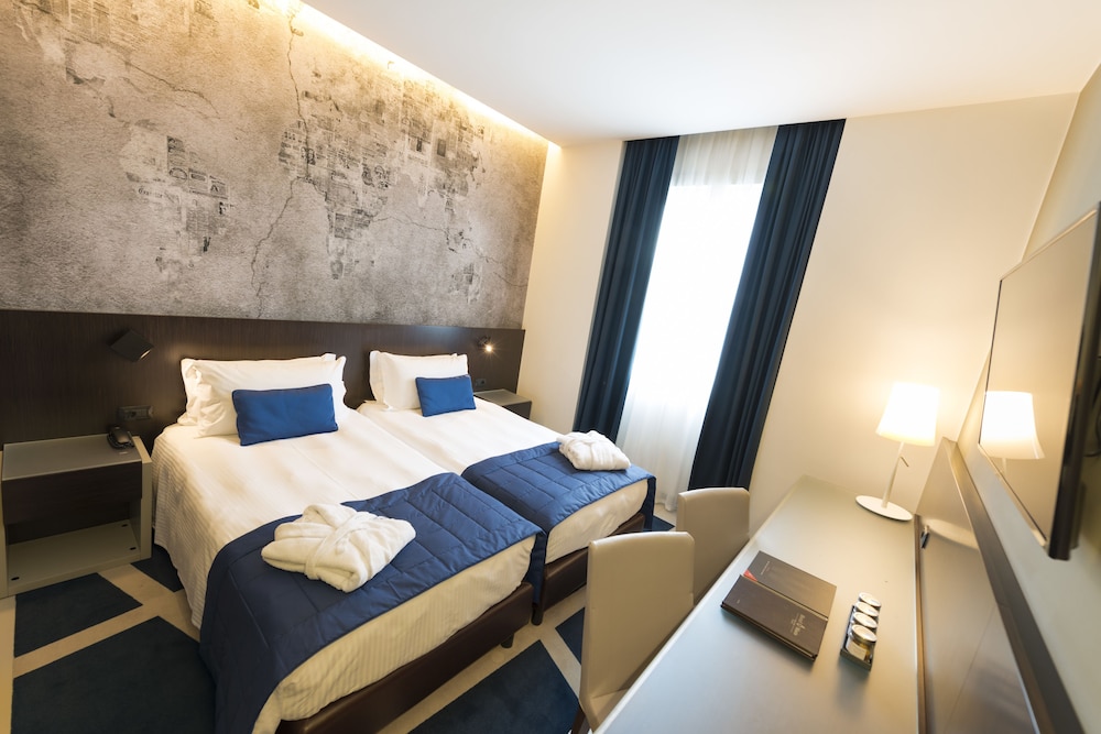Deluxe Double or Twin Room photo 1