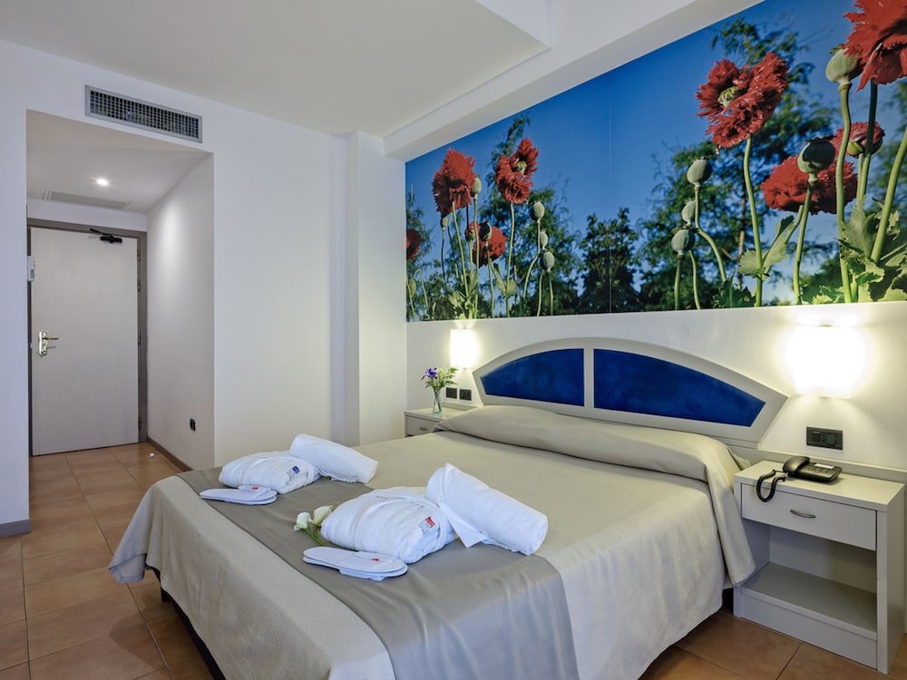 Double Room, Sea View - Photo 3