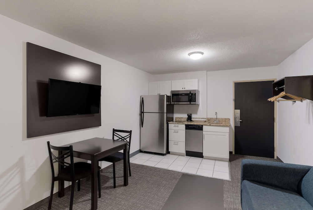 Suite, 1 King Bed, Non Smoking, Kitchenette (Pet Friendly;With Sofabed) - Photo 4
