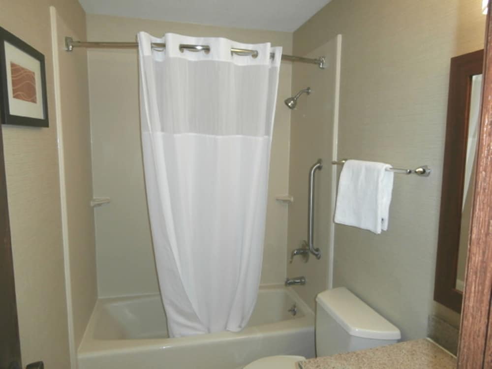 Room, 2 Queen Beds photo 3