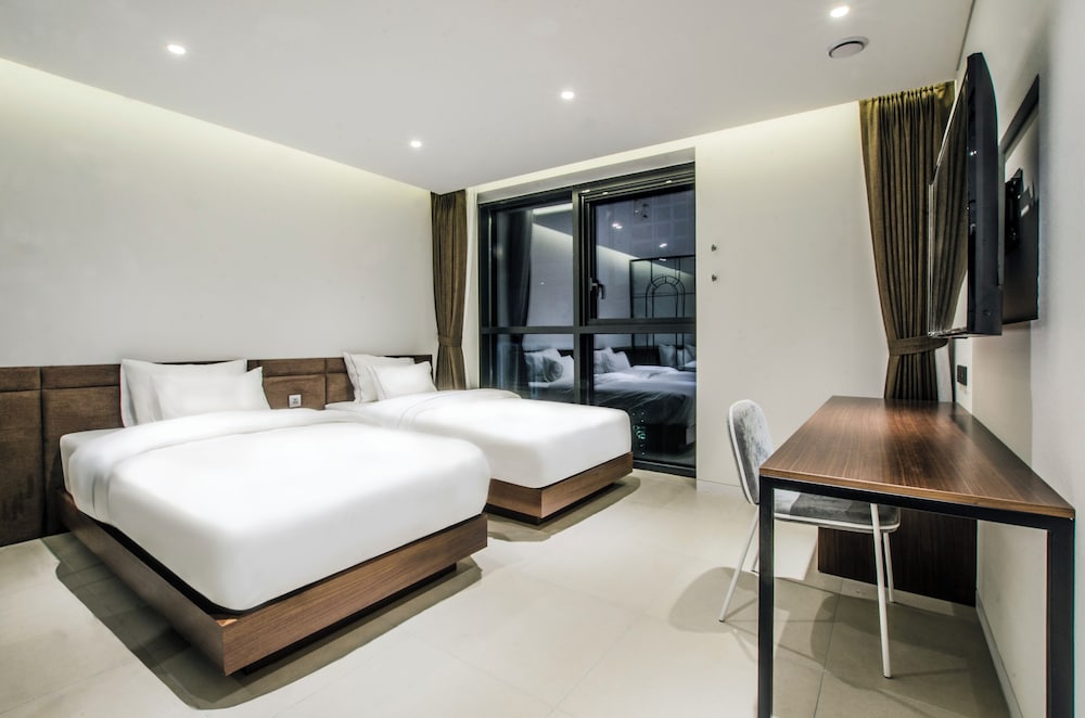Deluxe Twin Room - Photo 1
