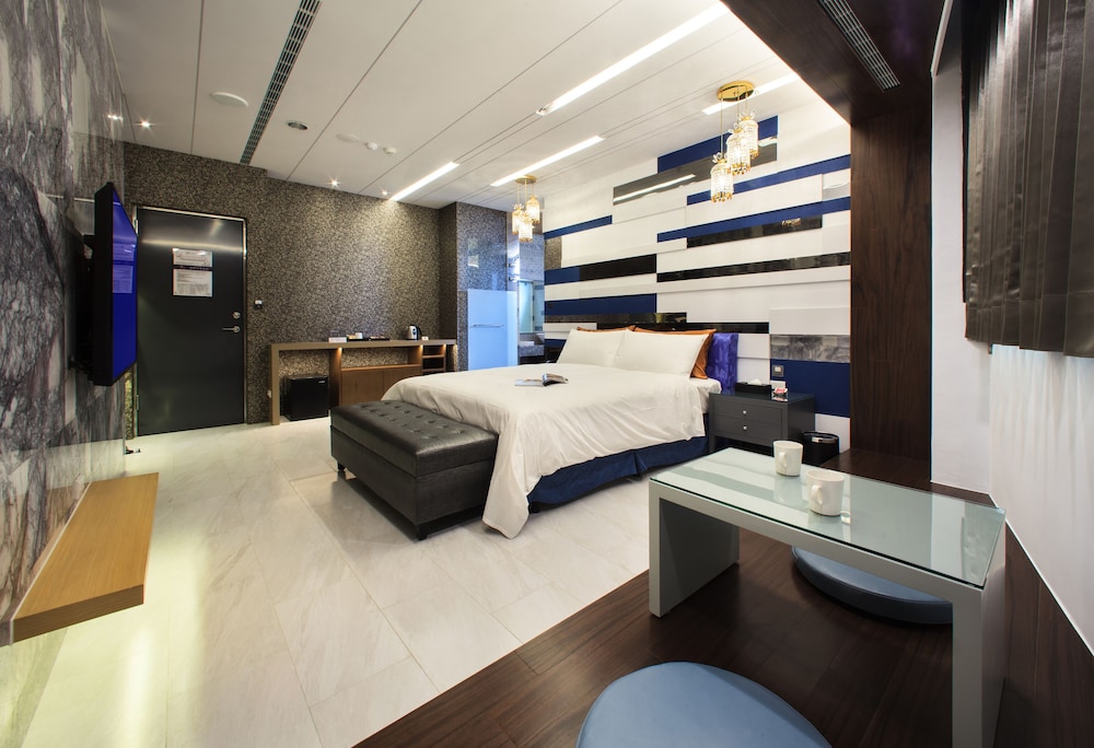 Business Suite photo 3