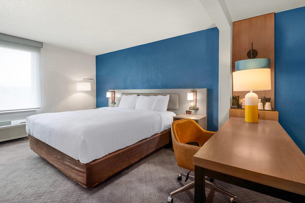 Suite, 1 King Bed, Non Smoking