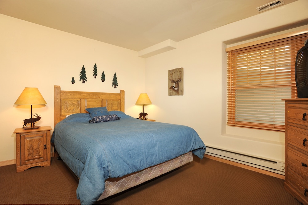 Townhome, 3 Bedrooms, 2 Bathrooms (Northstar) photo 2