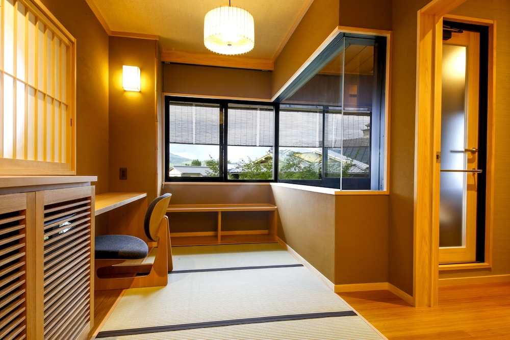 Mountain Side Large Japanese-Style Room with Hinoki Bath, Non Smoking photo 3