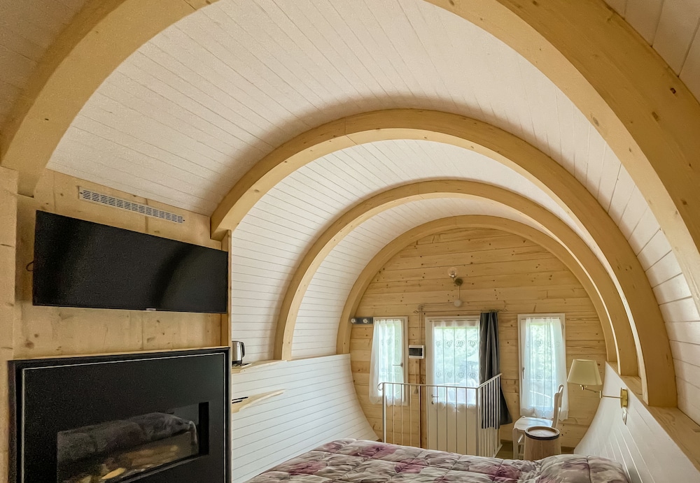 Junior Suite, 1 Queen Bed, Non Smoking, Park View photo 1