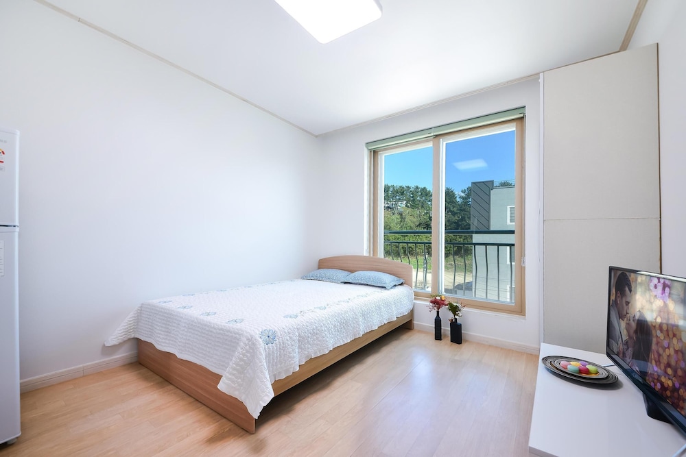 Basic Room, 1 Bedroom (301) - Photo 1