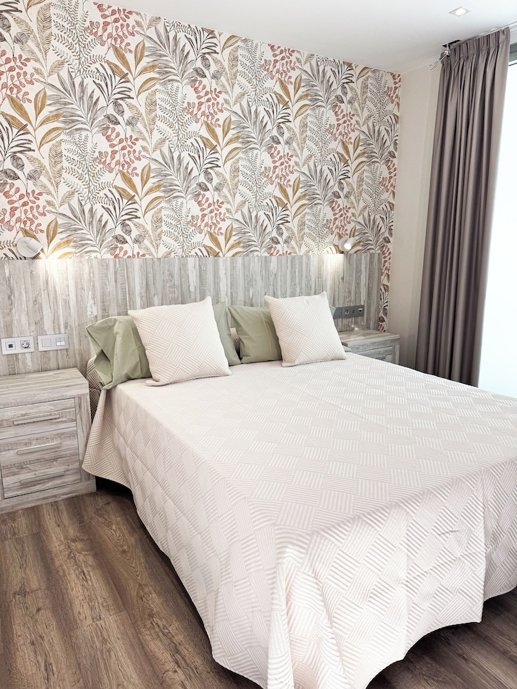 Superior Single Room, 1 Double Bed, Terrace, Partial Sea View