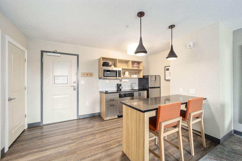 Suite, 1 Bedroom - Photo 2