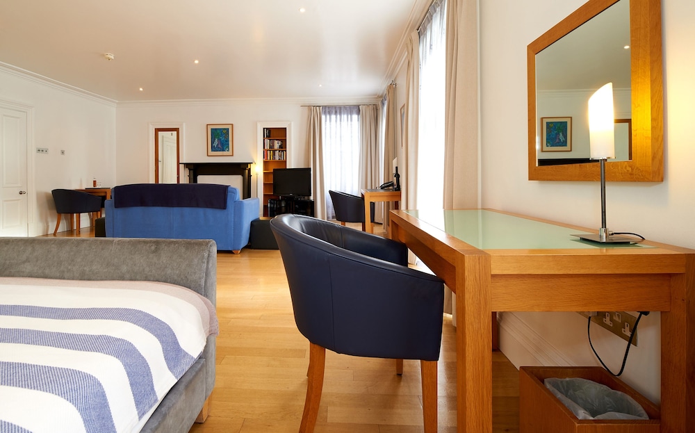 Suite (In Castle Deudraeth) photo 2