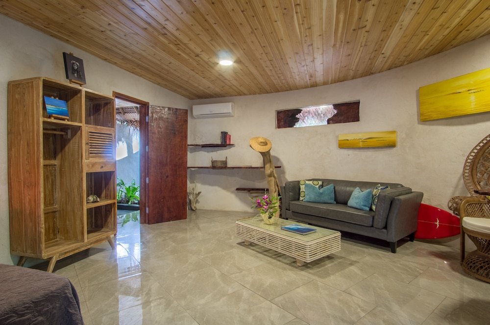 All Inclusive Private Bungalow 'Vini Vini 2' with Ensuite photo 3