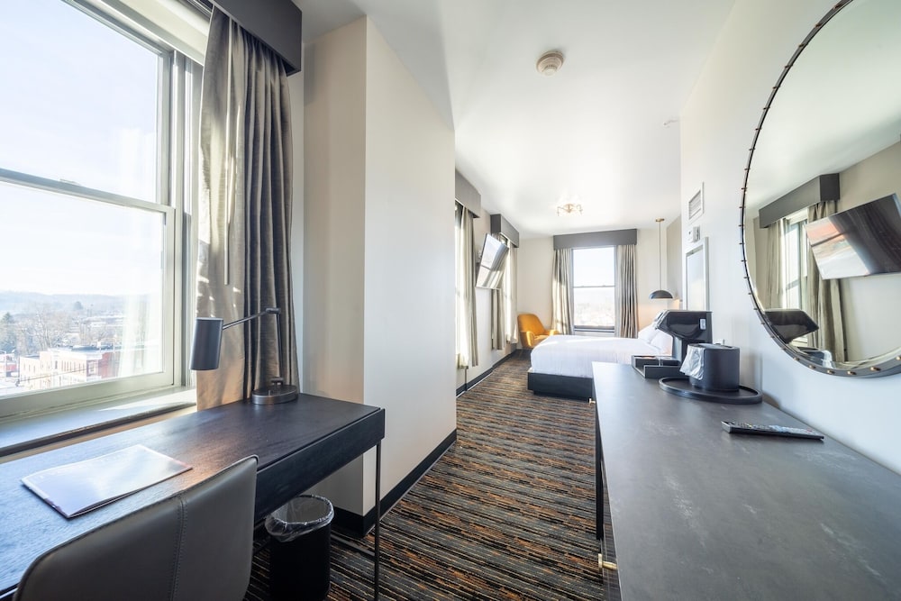 Suite, 1 King Bed, Non Smoking - Photo 2