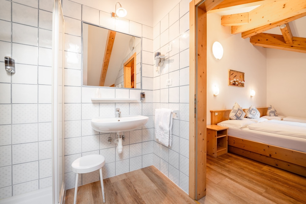 Standard Quadruple Room, Mountain View - Photo 13