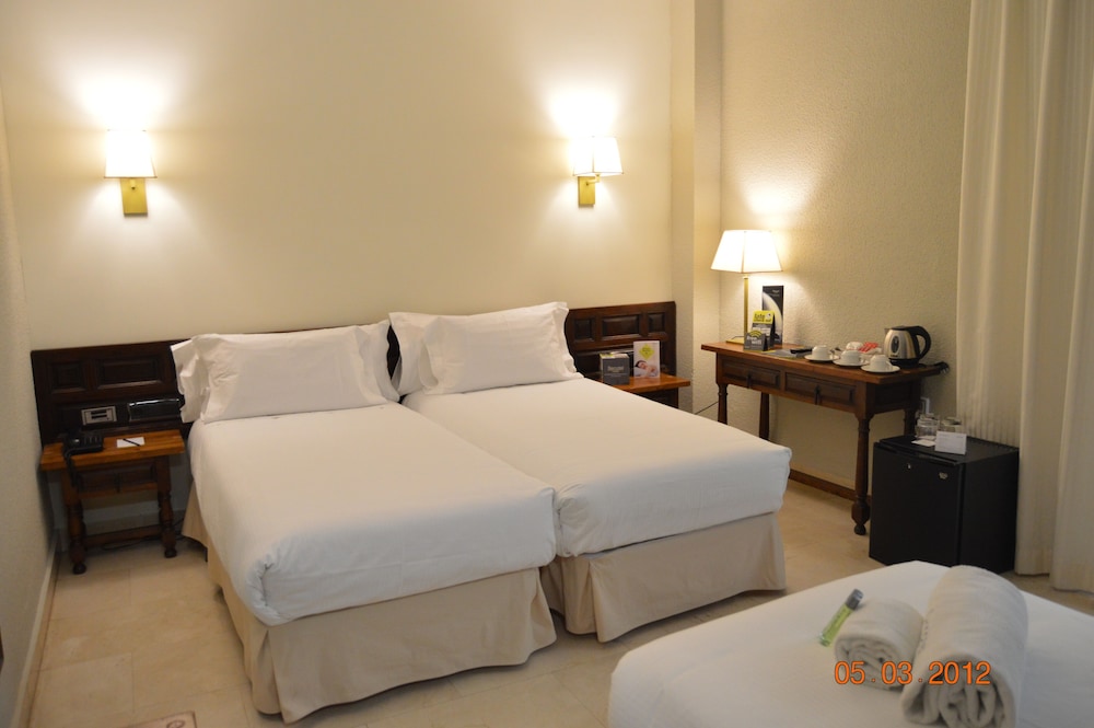 Classic Triple Room - Photo 2