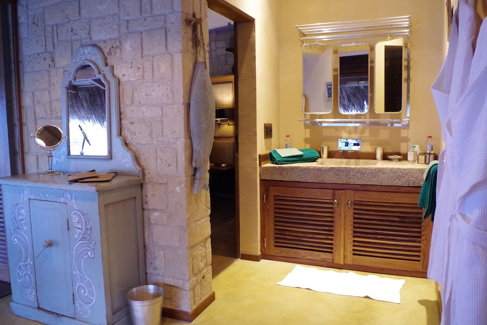 Panoramic Double Room, Ensuite, Pool View (Marula) photo 3