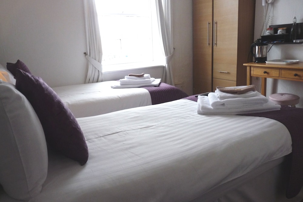 Twin Room, Ensuite, Harbor View (Room4)